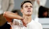 Jakub Menšík slaví vítězství ve čtvrtfinále French Open 2026.