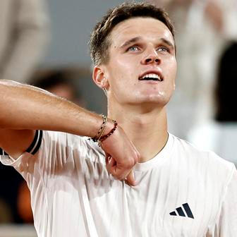Jakub Menšík slaví vítězství ve čtvrtfinále French Open 2026