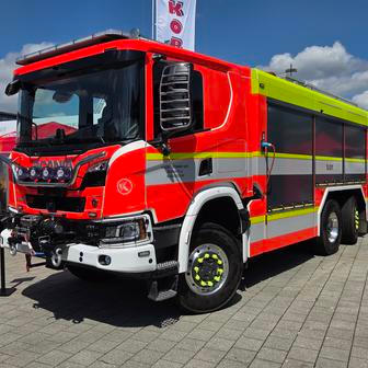 Významnými hráči jsou české firmy i na poli nástaveb a úprav. Jednou ze zastoupených firem byl jičínský KOBIT, který svou práci ukazoval mimo jiné na podvozcích Scania.