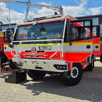 To třínápravová Tatra Force CAS 20 4x4 má klasický kopřivnický motor a určená je pro zásahy v těžkém terénu a v extrémních podmínkách při požárech v přírodním prostředí.