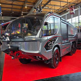 Ale i Jacinto umí elektromobily, tento je určený pro letištní použití.