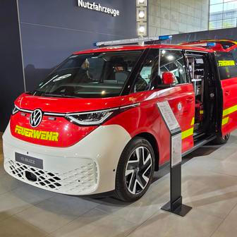 Svá elektroauta pro potřeby hasičů ukázal také Volkswagen...