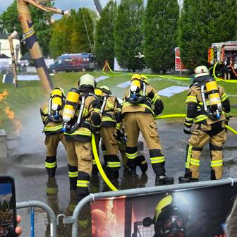 Své umění v praxi ukazují během celého veletrhu i samotní hasiči.