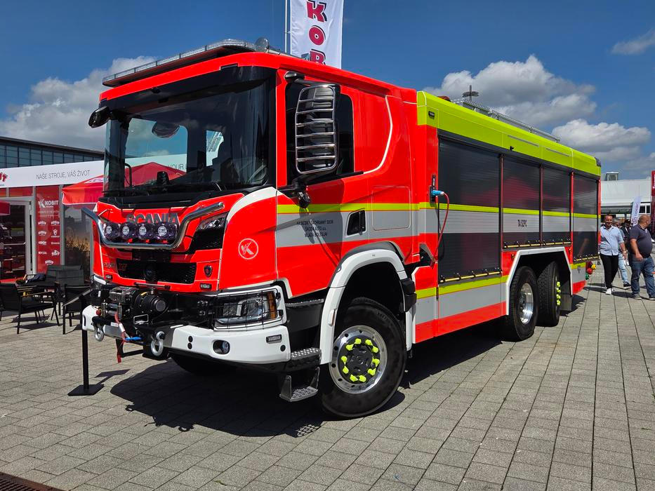 Významnými hráči jsou české firmy i na poli nástaveb a úprav. Jednou ze zastoupených firem byl jičínský KOBIT, který svou práci ukazoval mimo jiné na podvozcích Scania.