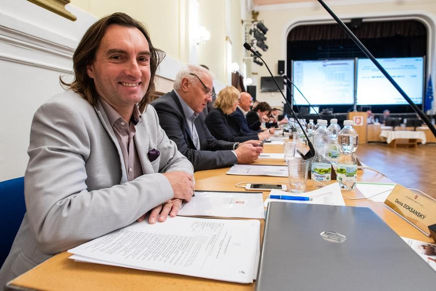 „Nejsem žádná Babišova podržtaška." Kontroverzní poslanec ANO odmítá, že by jen plnil rozkazy