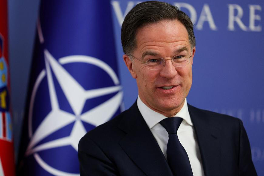 „Rusko je stále zoufalejší, čelí vojenským i ekonomickým obtížím,“ prohlásil Rutte