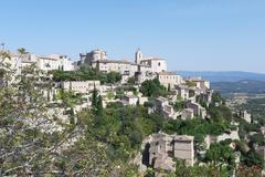 Pohled na obec Gordes ve Francii.