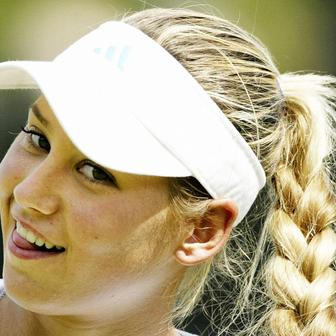 Krásná a kultovní. Sexy tenistka Anna Kurnikovová slaví 45 let.