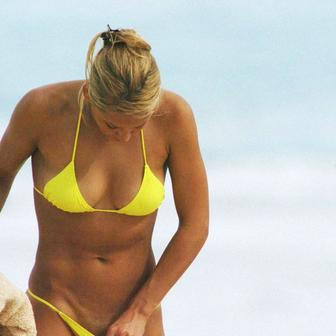Krásná a kultovní. Sexy tenistka Anna Kurnikovová slaví 45 let.