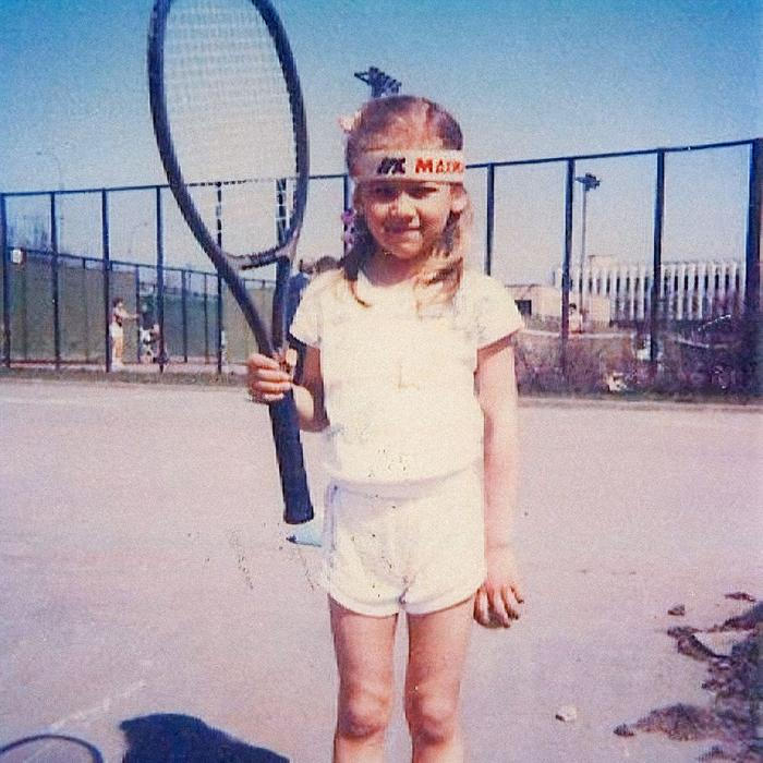 Krásná a kultovní. Sexy tenistka Anna Kurnikovová slaví 45 let.