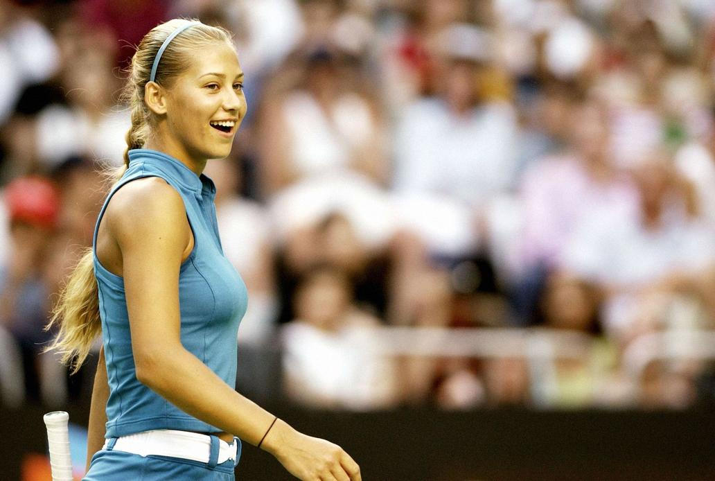 Krásná a kultovní. Sexy tenistka Anna Kurnikovová slaví 45 let.