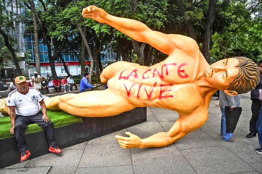 První červená karta pro mistrovství světa. Učitelé poslali fotbalové hvězdy k zemi