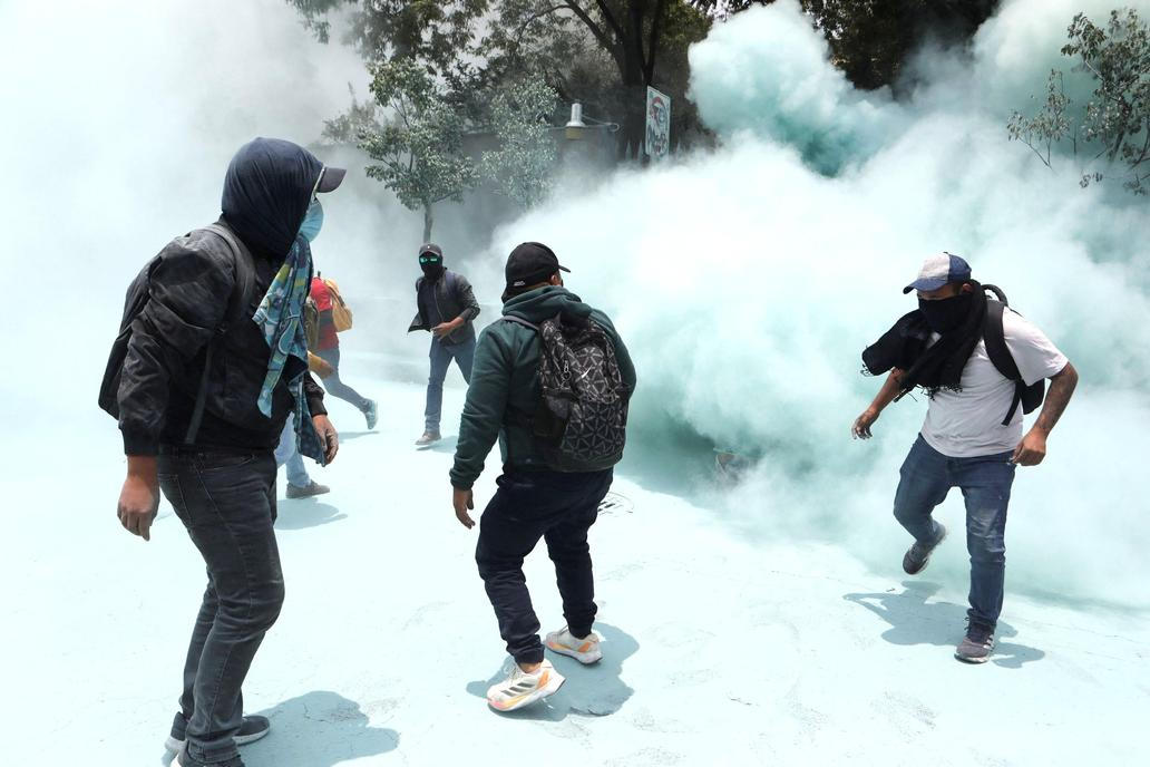 Teachers from Mexico's CNTE union protest for higher wages, in Mexico City