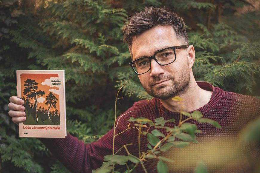 Ozvěna minulých životů uprostřed maloměsta. Vyšel magický román Léto ztracených duší
