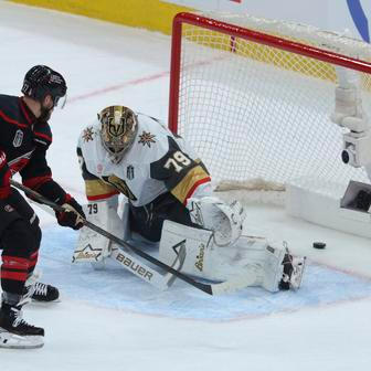 Carter Hart v play off NHL 2026
