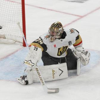 Carter Hart v play off NHL 2026