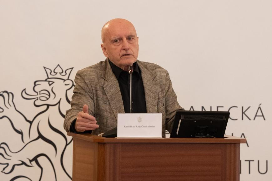 Ostře sledovaní muži ostrouhali. Do Rady ČT ale míří obhájce anexe Krymu