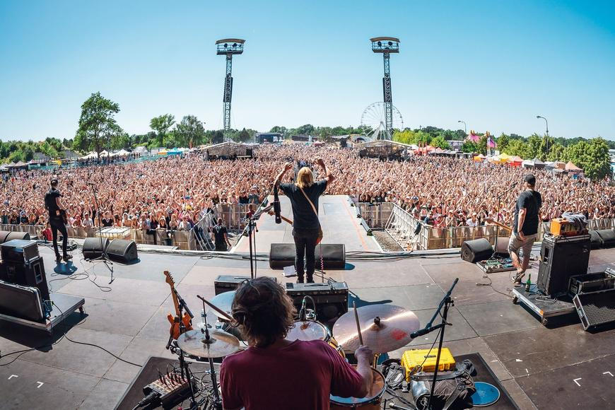 Kam letos v létě za dobrou muzikou? Tipy na hudební festivaly v Česku i blízkém okolí