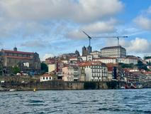 Portská čtvrť Ribeira je zapsána na seznamu UNESCO, Ribeira v portugalštině znamená břeh řeky. 