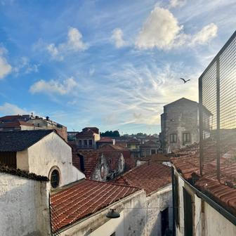 Uličky mezi sklady vína ve Vila Nova de Gaia mají svůj kus romantiky