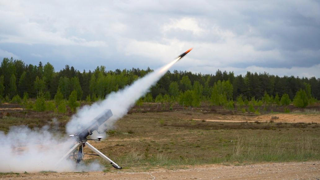 Test rakety Mark 1 v srpnu 2025 v Lotyšsku. Estonská firma Frankenburg Technologies vyvíjí raketu Mark 1, která má sestřelovat ruské drony.