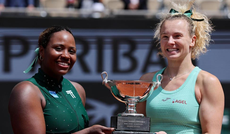 Kateřina Siniaková a Taylor Townsendová slaví triumf ve finále French Open 2026