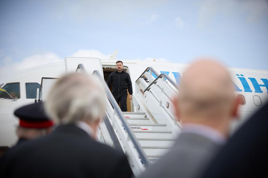 Zelenskyj je v Londýně. S třemi dalšími státníky bude hledat cestu k ukončení války