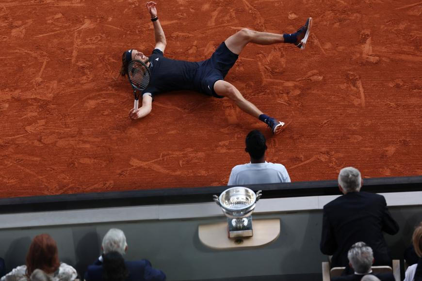 Zverev zlomil prokletí a rozplakal se na kurtu. Po triumfu v