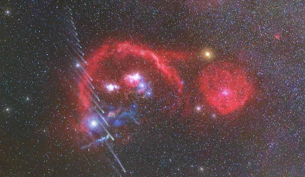 Časosběrný snímek komety R3 PanSTARRS pořídili Martin Mašek a Jakub Kuřák díky zařízení Akademie věd v Chile. Snímku se dostalo nebývalé pozornosti: NASA jej vybrala jako Snímek dne pro 8. červen 2026.