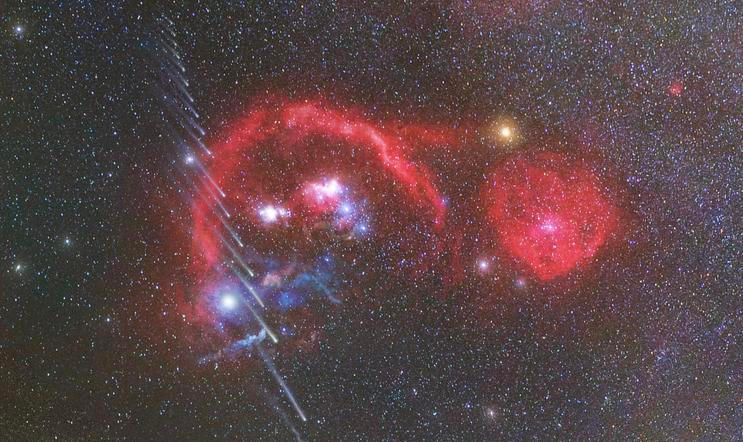 Časosběrný snímek komety R3 PanSTARRS pořídili Martin Mašek a Jakub Kuřák díky zařízení Akademie věd v Chile. Snímku se dostalo nebývalé pozornosti: NASA jej vybrala jako Snímek dne pro 8. červen 2026.
