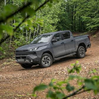 Auto si zachovalo rámovou konstrukci, ostatně baterka je součástí rámu.