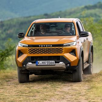 Ten pick-up podědil po předchůdci, stejně jako třeba dveře a další komponenty, odpovídá tomu i prakticky nezměněná délka 5320 mm a rozvor náprav s délkou 3085 mm.