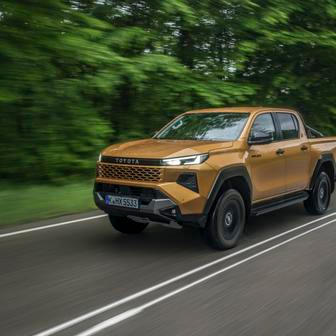 Oproti elektrické verzi uveze auto přes jednu tunu nákladu a utáhne až 3,5 tuny.