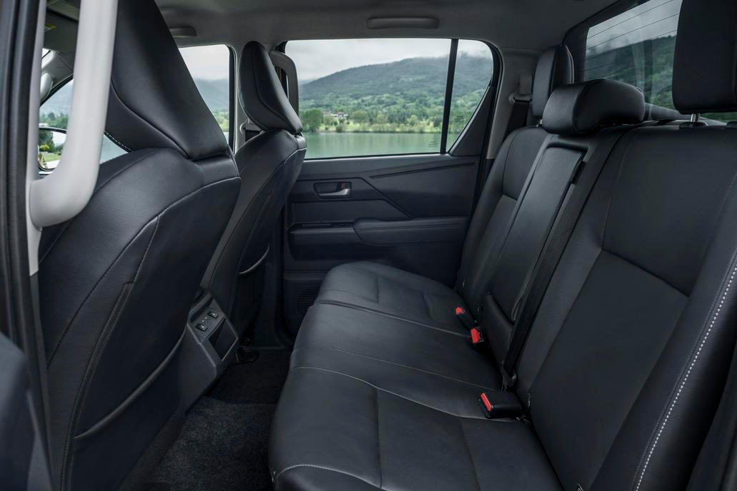 V Evropě budou všechny Hiluxy v provedení Double Cab, tedy se čtyřmi dveřmi. Ostatní verze tvořily prodejní minoritu.