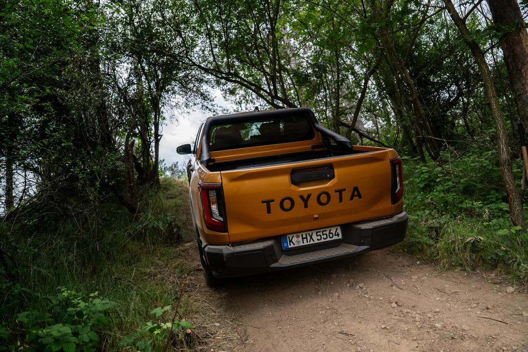 Naftový Hilux se nabízí v celkem čtyřech výbavách za ceny od 929 880 korun bez DPH.