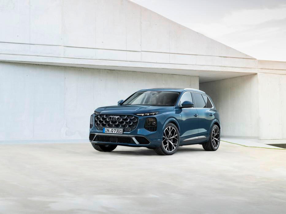 Podporuje ho ale hybridní systém, a tak velké Audi zvládne rozjezdy a popojíždění na elektřinu.
