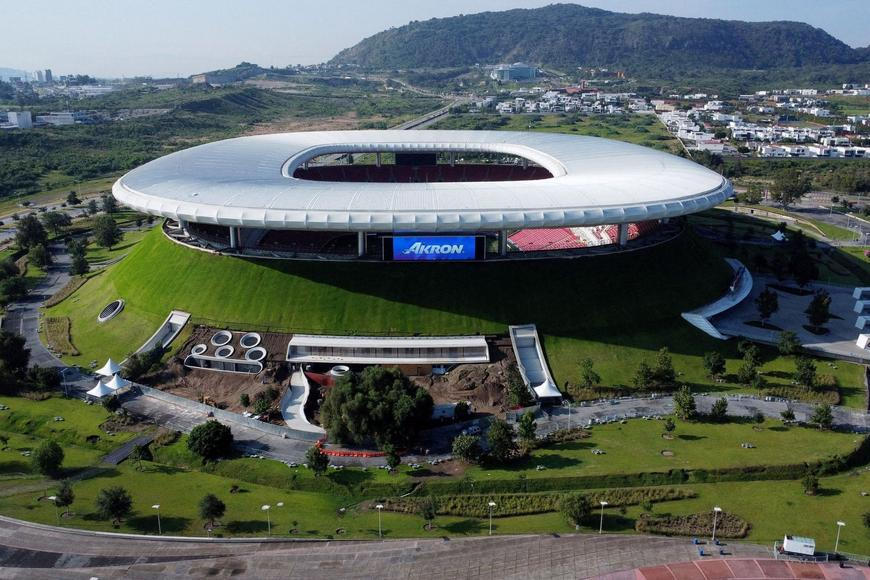 Fotbal v kráteru. Češi vstoupí do šampionátu na st