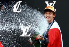 Velká cena Monaka F1 2026: Andrea Kimi Antonelli slaví vítězství.