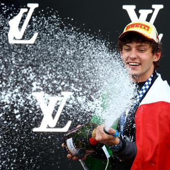 Velká cena Monaka F1 2026: Andrea Kimi Antonelli slaví vítězství.