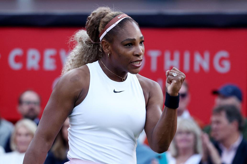 Serena Williamsová ve čtyřhře na turnaji v Queen's Clubu