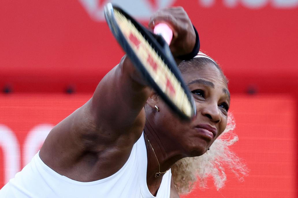 Serena Williamsová ve čtyřhře na turnaji v Queen's Clubu