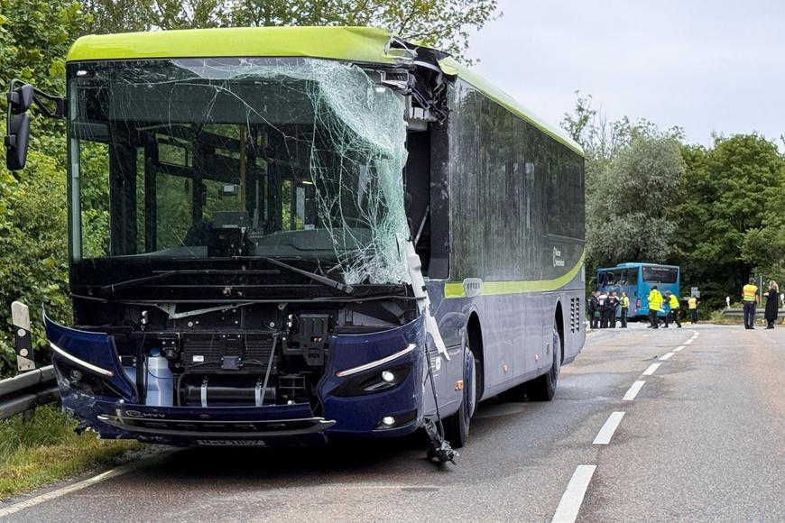 V Bavorsku boural autobus se školáky, jeden z nich nehodu nepřežil