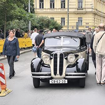 1000 mil československých