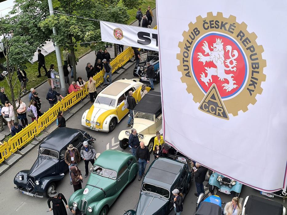 1000 mil československých