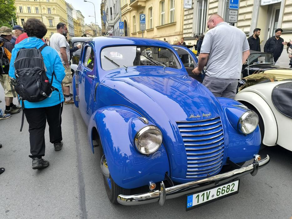 1000 mil československých