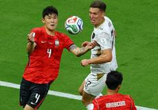 Kim Min-če a Lukáš Provod v zápase MS 2026 Česko - Korea