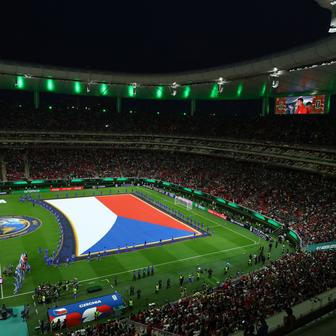 Česká vlajka před zápasem MS 2026 Česko - Korea