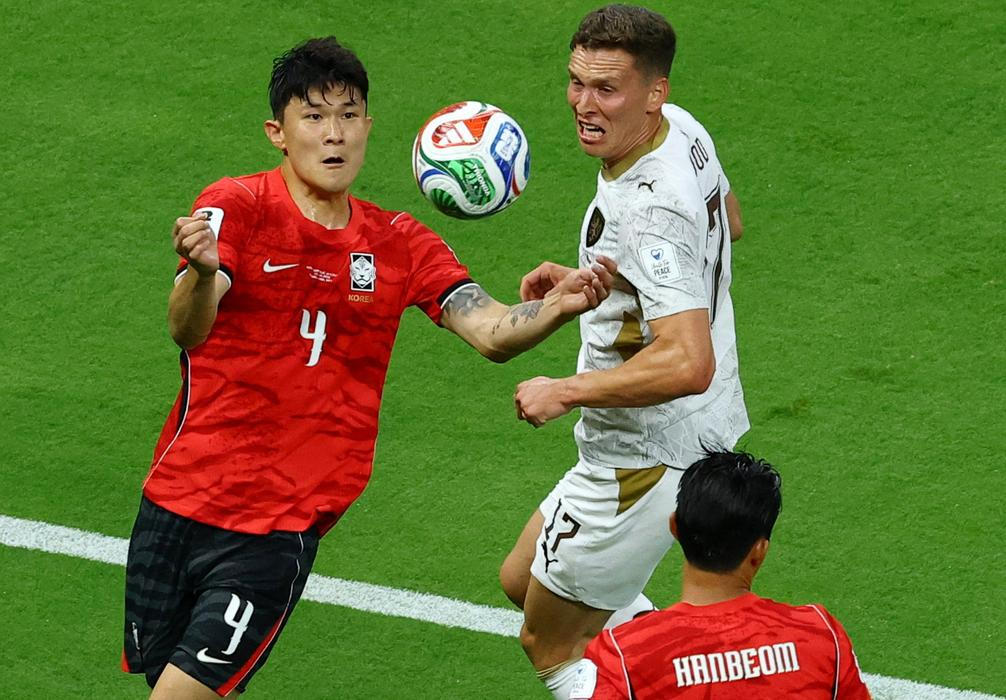 Kim Min-če a Lukáš Provod v zápase MS 2026 Česko - Korea