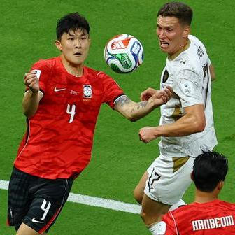 Kim Min-če a Lukáš Provod v zápase MS 2026 Česko - Korea