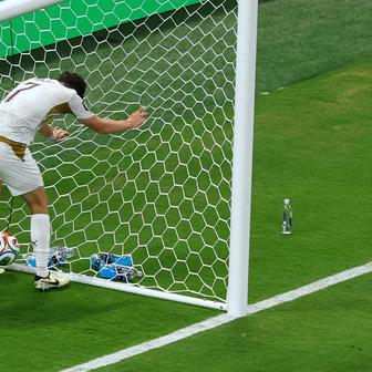 Zklamaný Ladislav Krejčí po inkasování gólu v zápase MS 2026 Česko - Korea